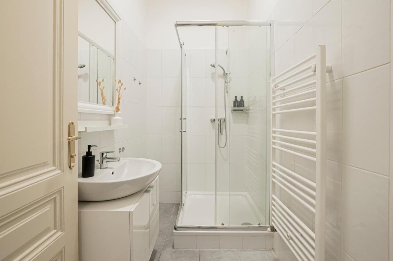 Charming Apt Perfect For 4-6 Tram, Self-Checkin Виена Екстериор снимка