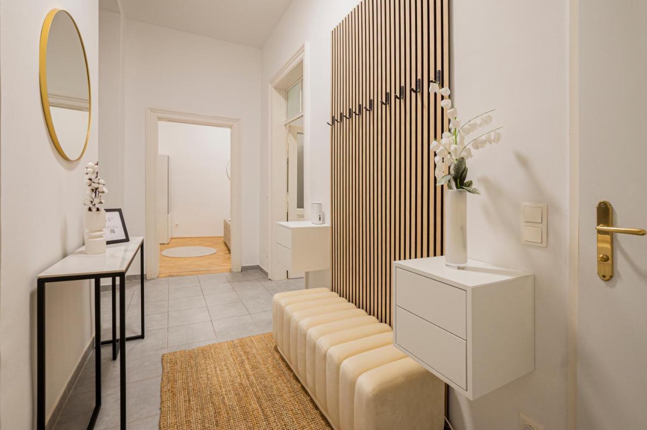 Charming Apt Perfect For 4-6 Tram, Self-Checkin Виена Екстериор снимка